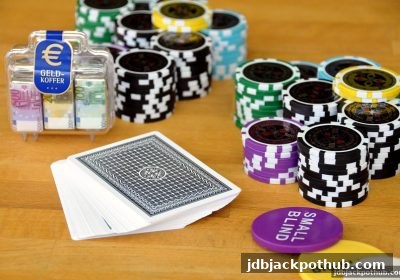 jdb电子超级大奖视角：百家乐与轮盘玩法技巧深度对比