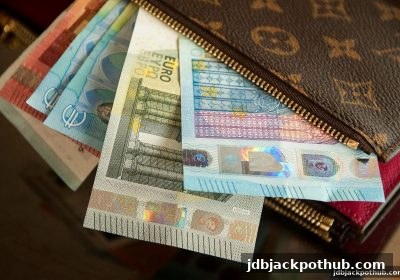 地域彩票文化探秘：jdb电子超级大奖下的多元玩法与亚冠竞猜融合