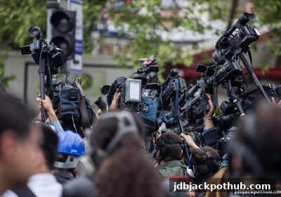 双色球开奖直播、足球频道排行与首存优惠全攻略：jdb电子超级大奖玩家的理性娱乐指南